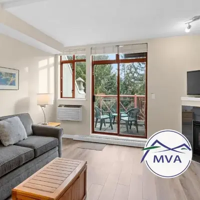 Alpenglow Lodge Studio with park view by MVA