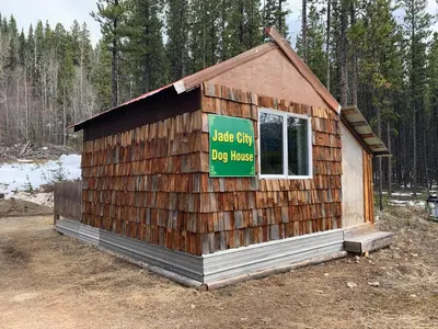 a small dog house with a sign on it at Jade City Dog House in Jade City