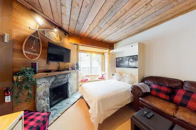 Gallery image of Moguls 813 in Big White