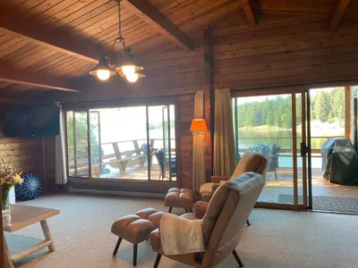 a living room with two chairs and a table at April Point Harbour House in Quathiaski Cove
