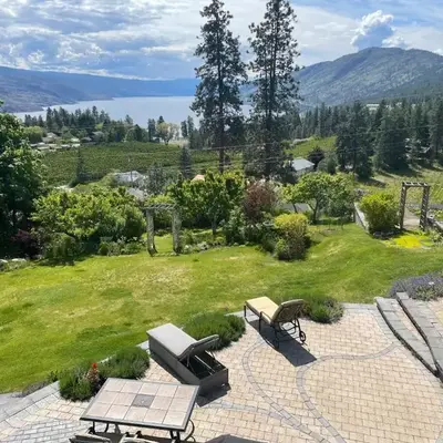Lakeview Gardens B&B