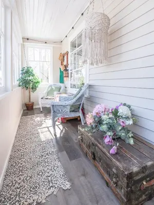 a room with a bench and a chandelier at Craftsman's Loft - Heritage charm - AC - 5 min DT in Calgary