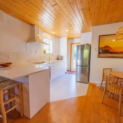 The Perch Modern 2 Bed Cabin with Patio and Hot Tub