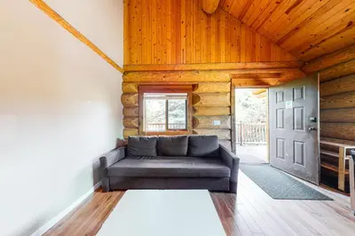 Gallery image of Lac Le Jeune #5 in Logan Lake