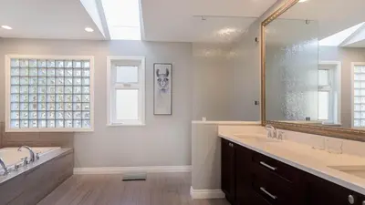 a bathroom with two sinks and a large mirror at \u6e29\u897f\u533a\u8c6a\u534e\u522b\u5885\u9644\u6709\u6309\u6469\u6d74\u7f38\u94a2\u7434\uff0c\u63a5\u8fd1\u673a\u573adowntown in Vancouver