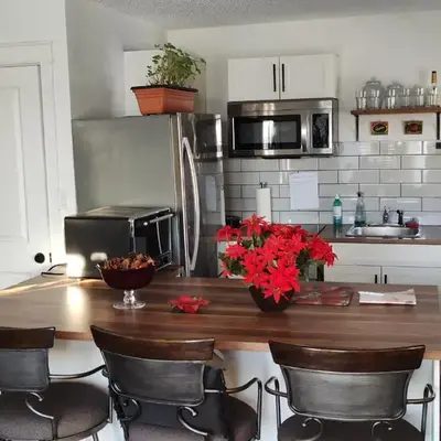 Tranquil & Tasteful One Bdrm Private Suite NE
