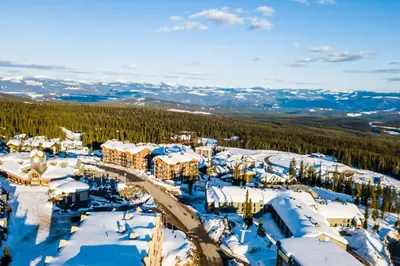 Gallery image of Snowy Creek 10 in Big White