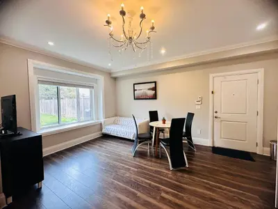a dining room with a table and chairs and a chandelier at \u9ce5\u5de22\u7761\u623f\u6c11\u5bbf in Richmond