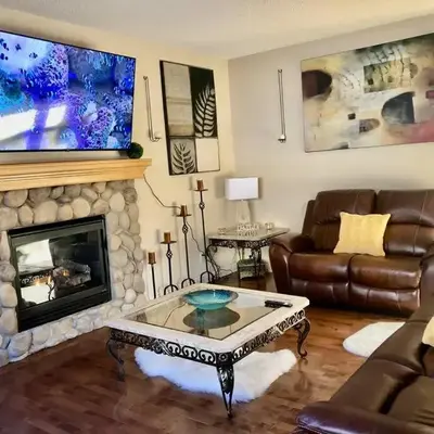 2500 sq house in Springbank Hill BL 261818