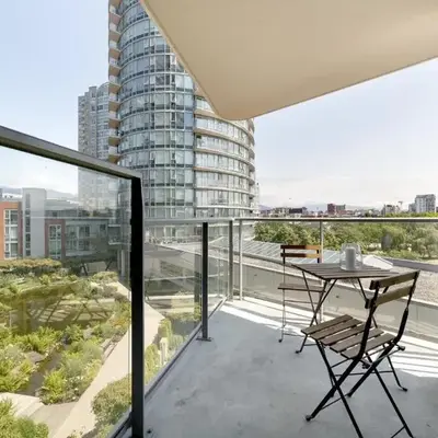 GardenView Modern Condo with Parking